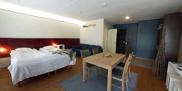 Фото номера Семейный номер с сауной Отель Hotel Arctic Zone г. Рука 5