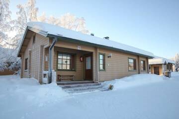 Фото номера Коттедж с 3 спальнями и сауной Дома для отпуска Matkailumaja Heikkala Cottages г. Рука 2
