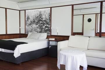 Фото номера Улучшенный двухместный номер с 2 отдельными кроватями Отель Hotel Royal Ruka г. Рука 4